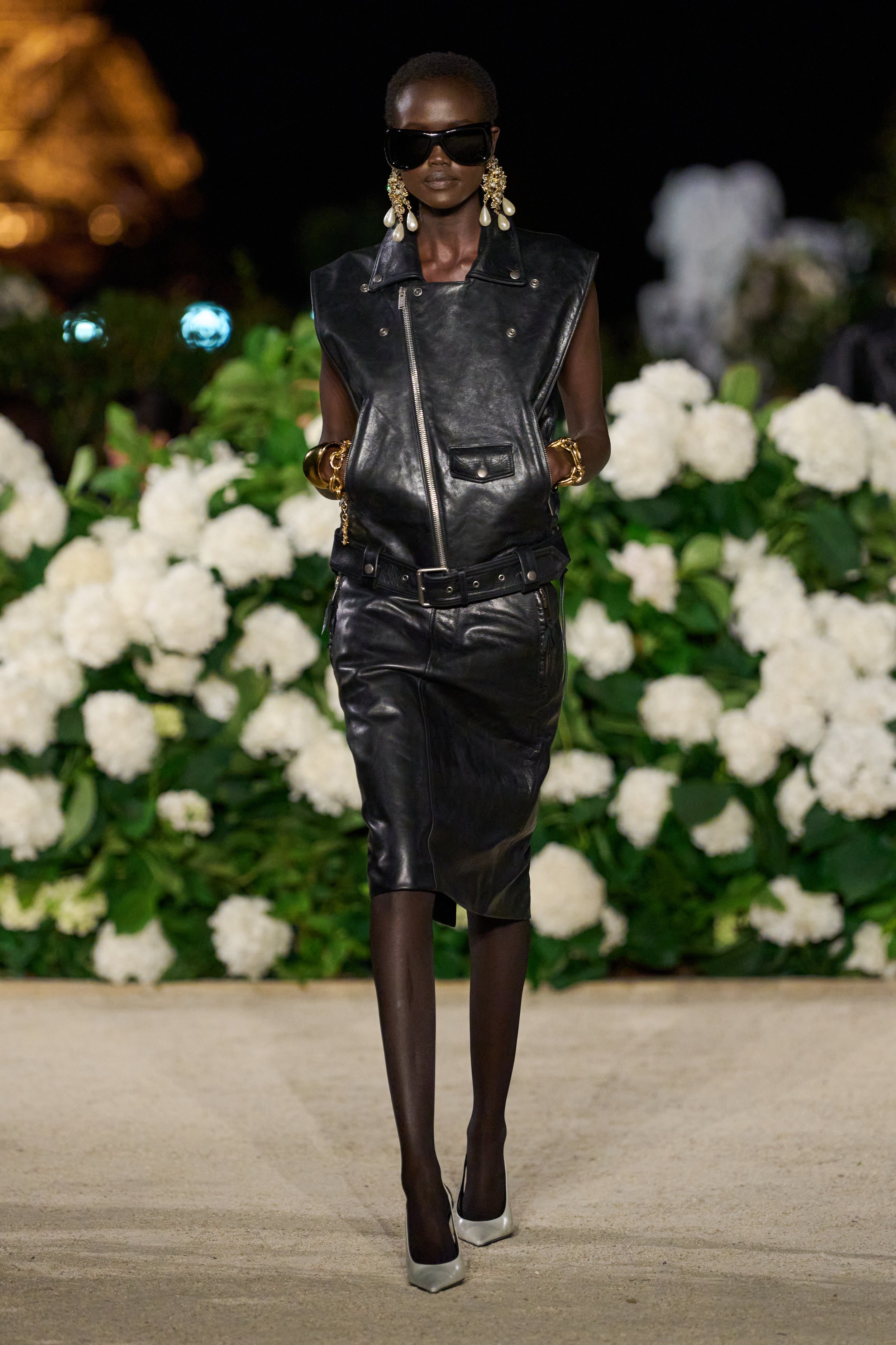 SAINT LAURENT SS26 - SHOW REPORT - BEHIND THE BLINDS —